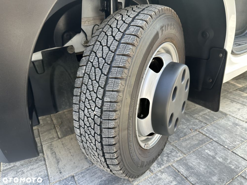 Iveco L4H2 Brygadowy 7 osób / Najbogatsza wersja wyposażenia / Koła bliźniacze / DMC 3500kg / Hak 3500kg / Niski przebieg / Salon PL / Stan jak nowy / Ładowność 904kg / FV23% - 16