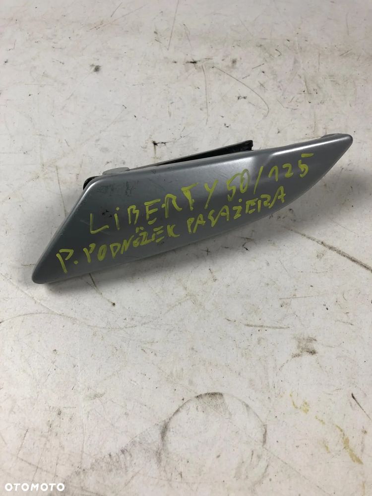 Piaggio Liberty 50 125 16-20 Set Prawy Podnóżek Pasażera Tył - 4