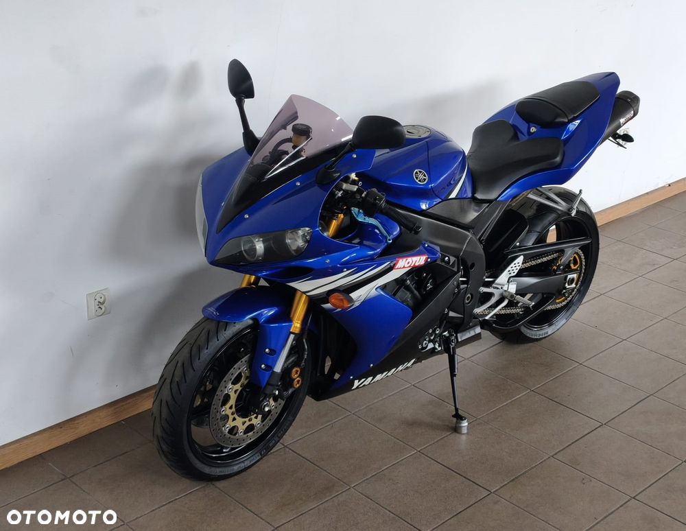 Yamaha R1 - 9