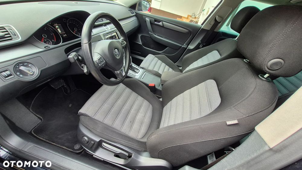 Volkswagen Passat - 11