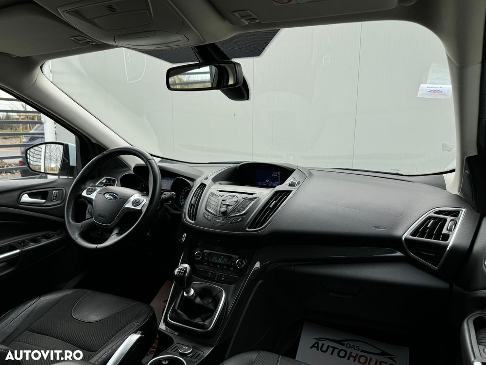 Ford Kuga 1.6 EcoBoost 2x4 Titanium - 4