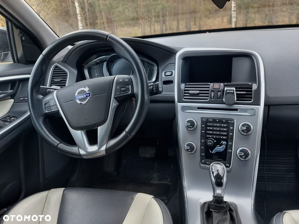 Volvo XC 60 T6 AWD Geartronic Momentum - 10