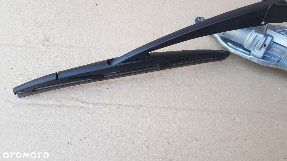 BMW 218d seria 2 F45 Active Tourer mechanizm ramię wycieraczki szyby tylnej - 2