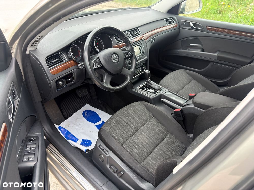 Skoda Superb 2.0 TDI Elegance DSG - 20