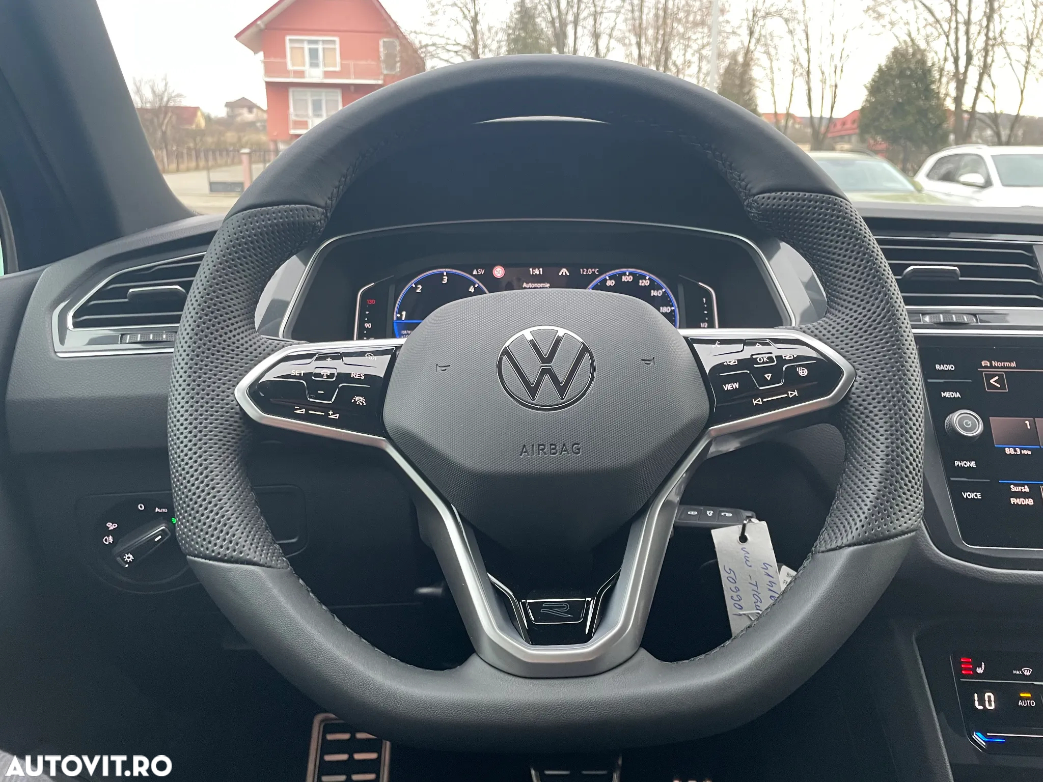 Volkswagen Tiguan - 23