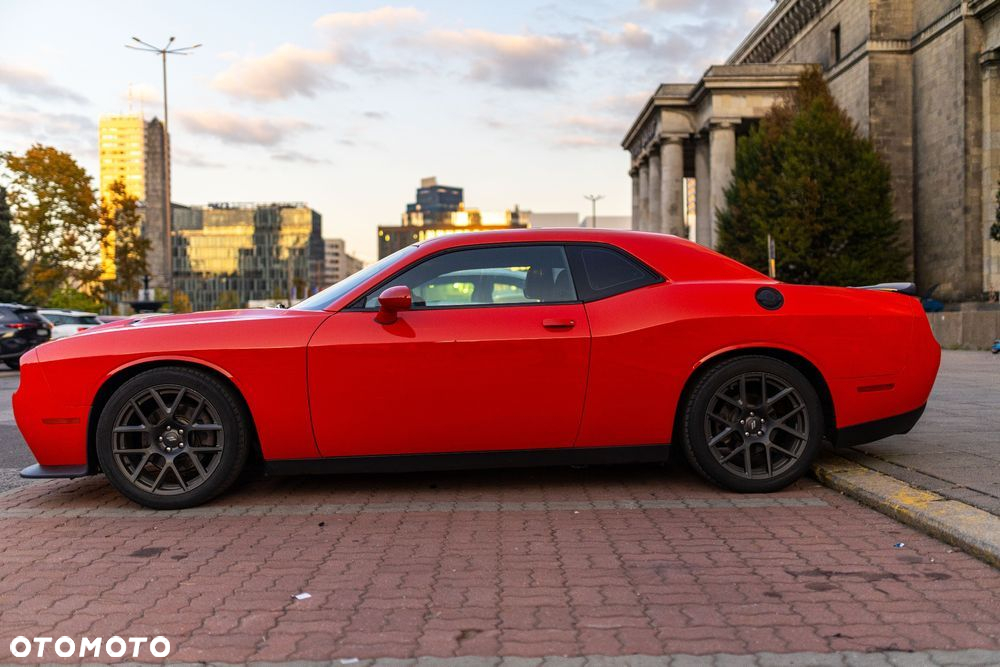 Dodge Challenger - 32