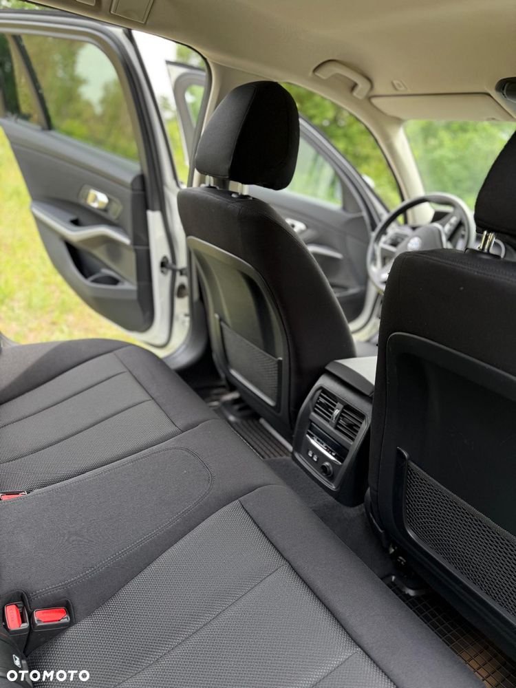 BMW Seria 3 318d - 17