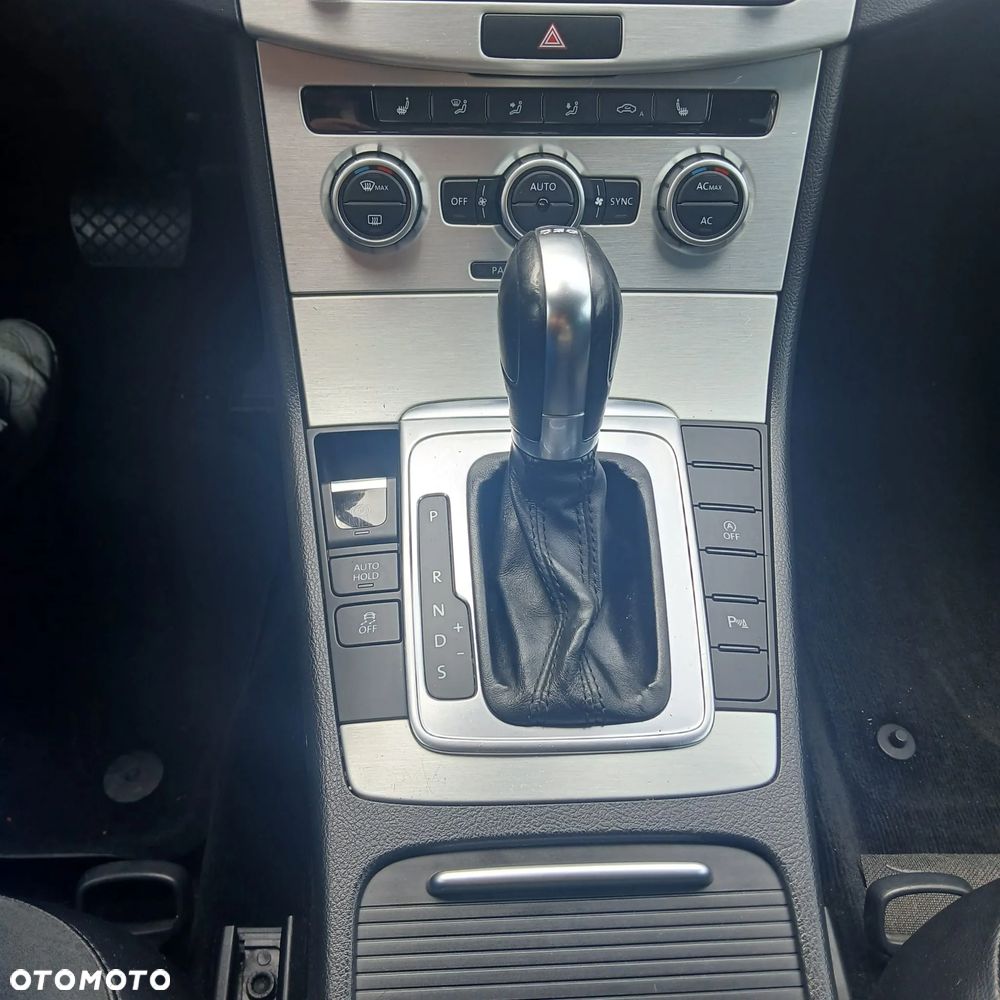 Volkswagen Passat 2.0 BlueTDI DSG SCR Business Edition - 24