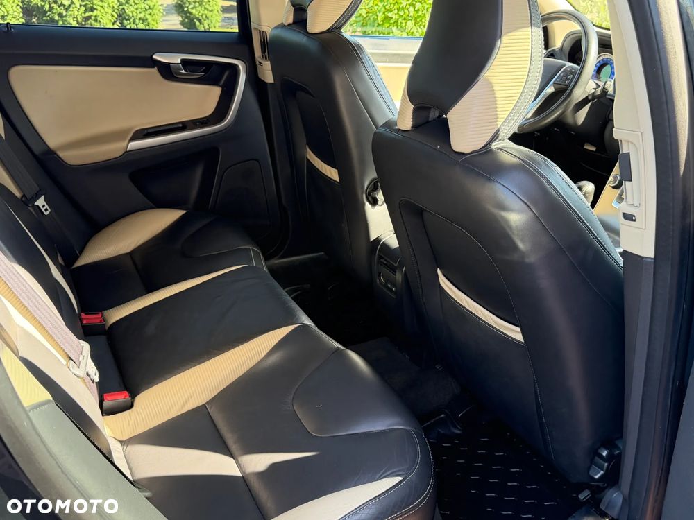 Volvo XC 60 DRIVe R-Design - 17