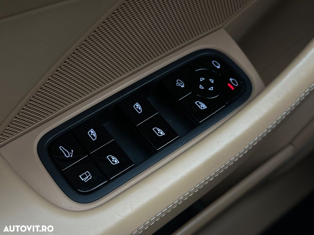 Porsche Panamera - 32
