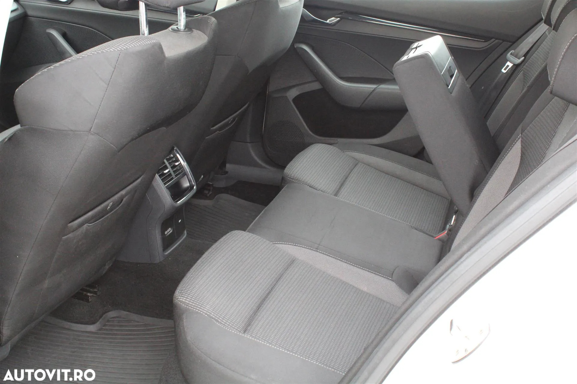 Skoda Octavia 2.0 TDI DSG Ambition - 12