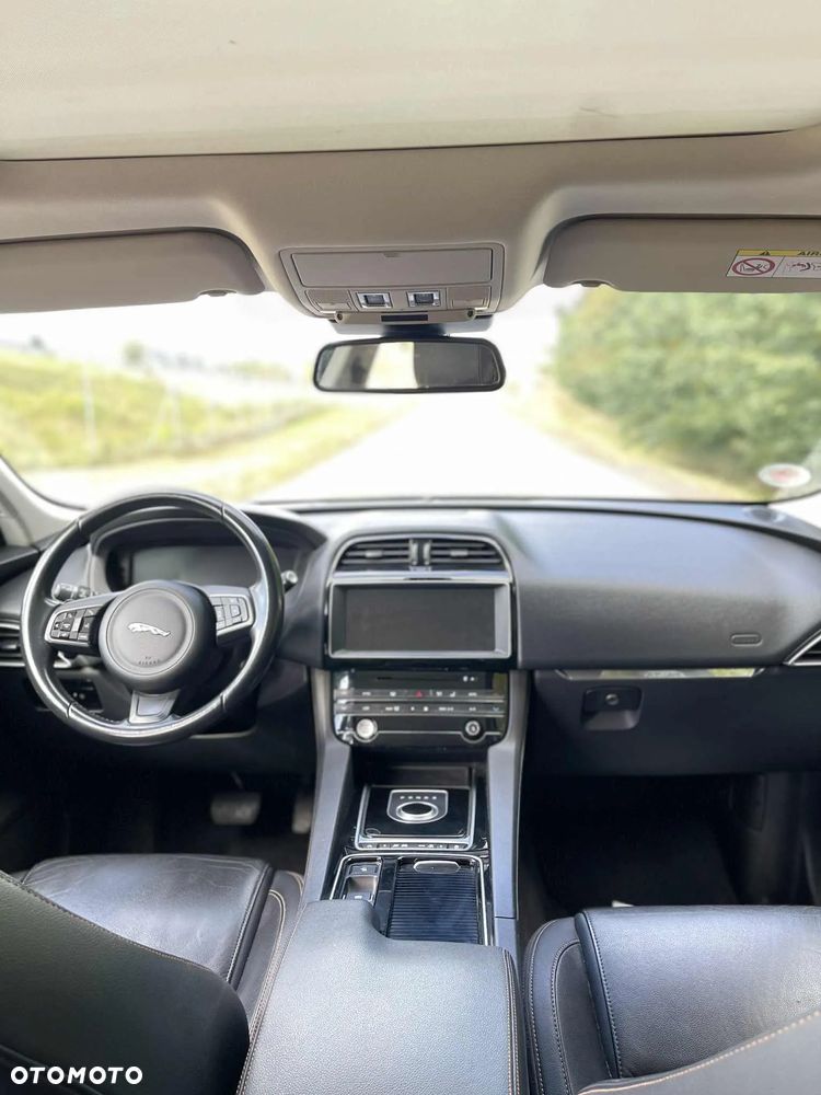 Jaguar F-Pace - 11