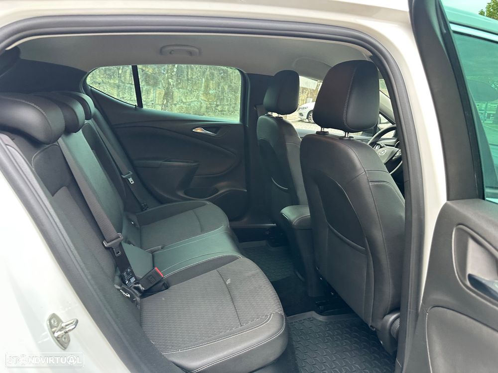 Opel Astra 1.6 CDTI Dynamic Sport S/S - 41