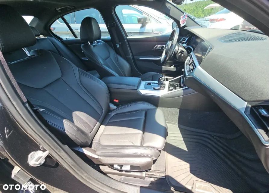 BMW Seria 3 330i xDrive M Sport - 10