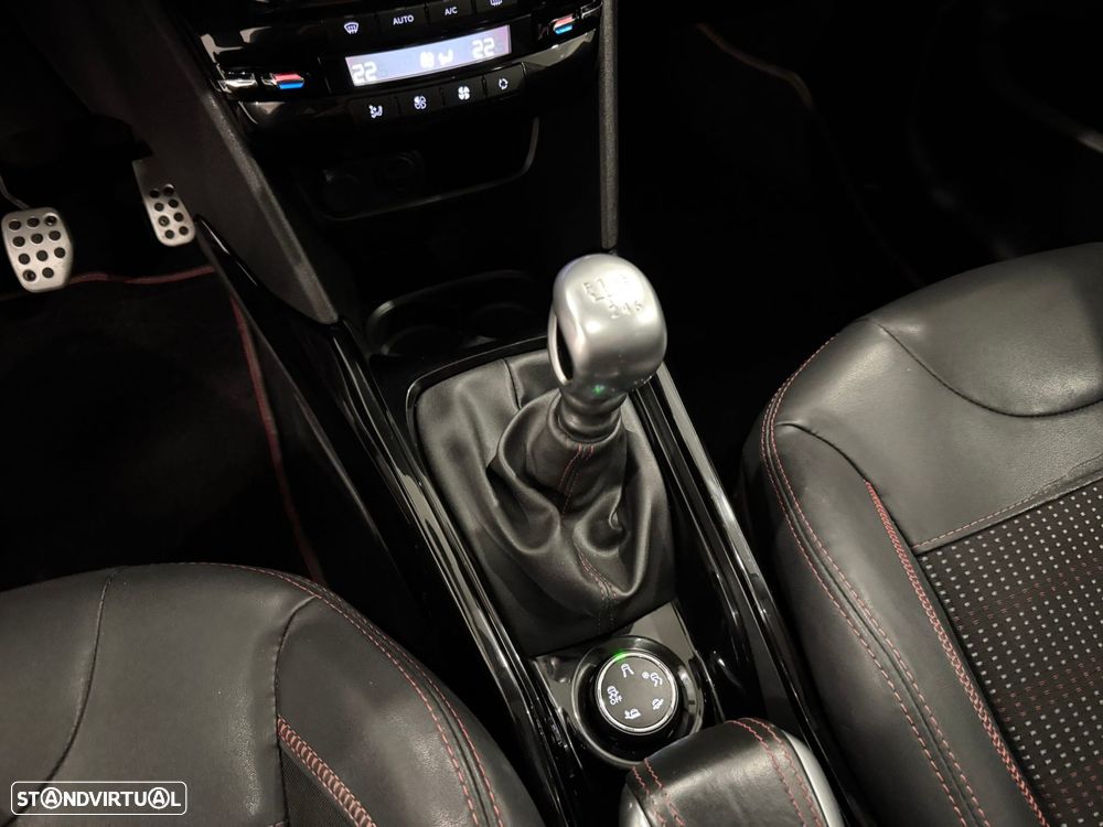 Peugeot 2008 1.6 BlueHDi GT Line - 40