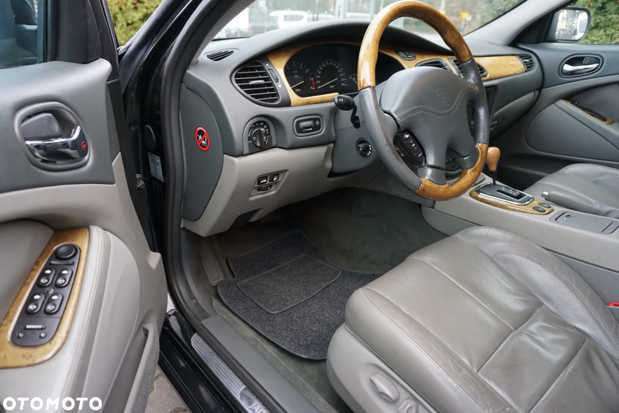 Jaguar S-Type 4.0 V8 - 8