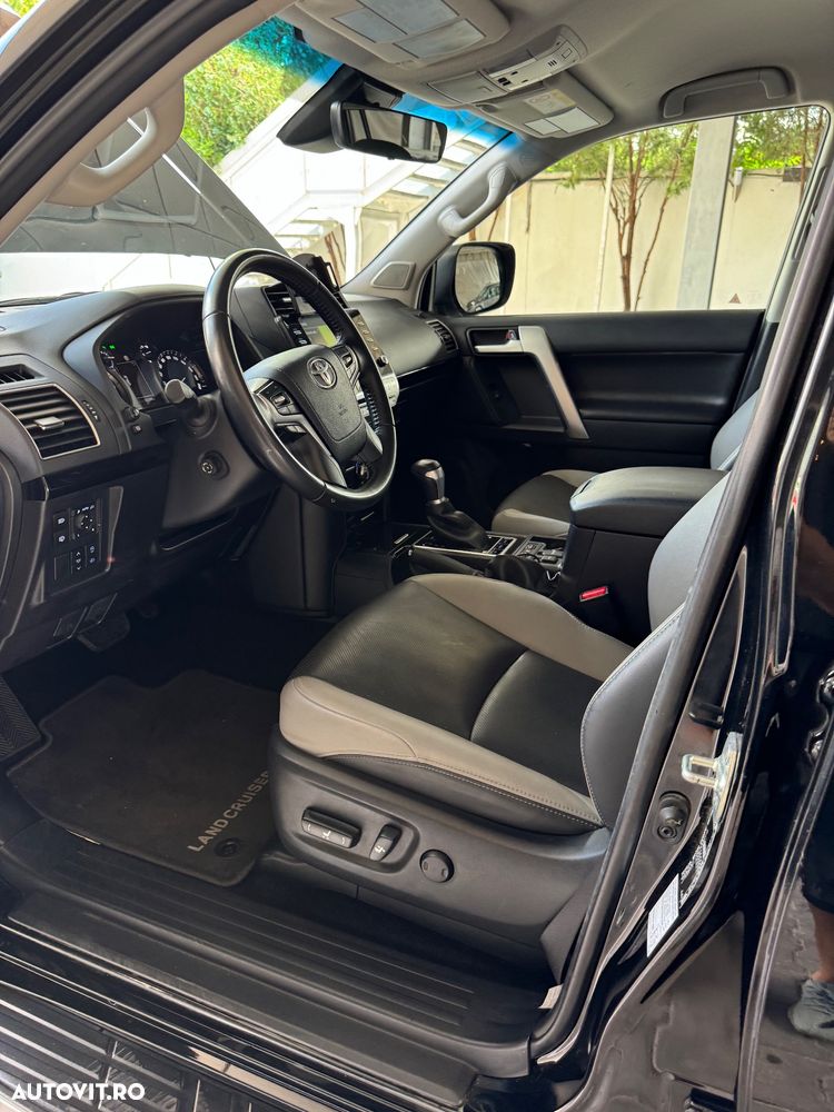 Toyota Land Cruiser - 7