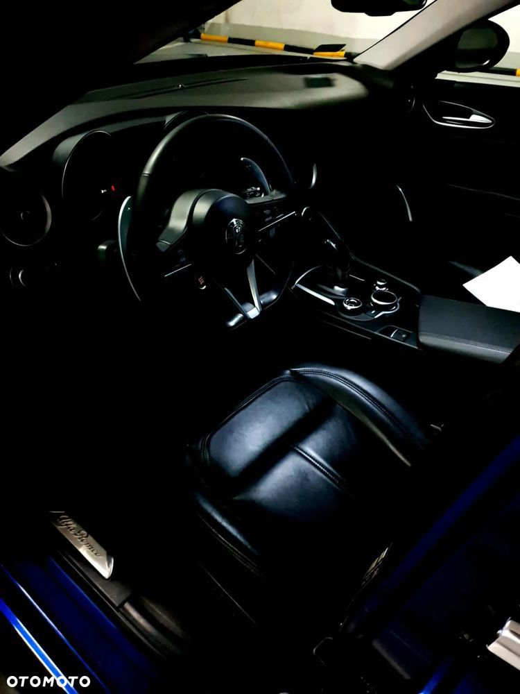 Alfa Romeo Giulia 2.0 Turbo 16V AT8-Q4 Veloce - 9