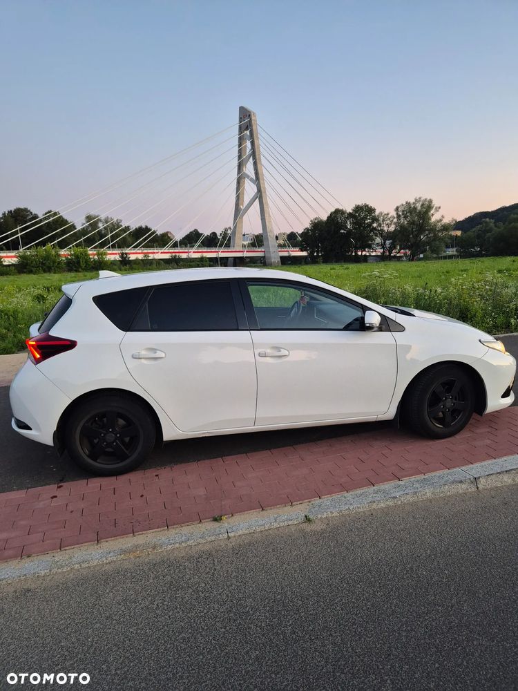 Toyota Auris 1.33 VVT-i Active - 4