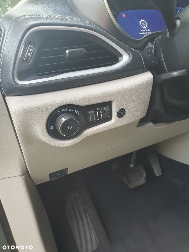 Chrysler Pacifica - 14