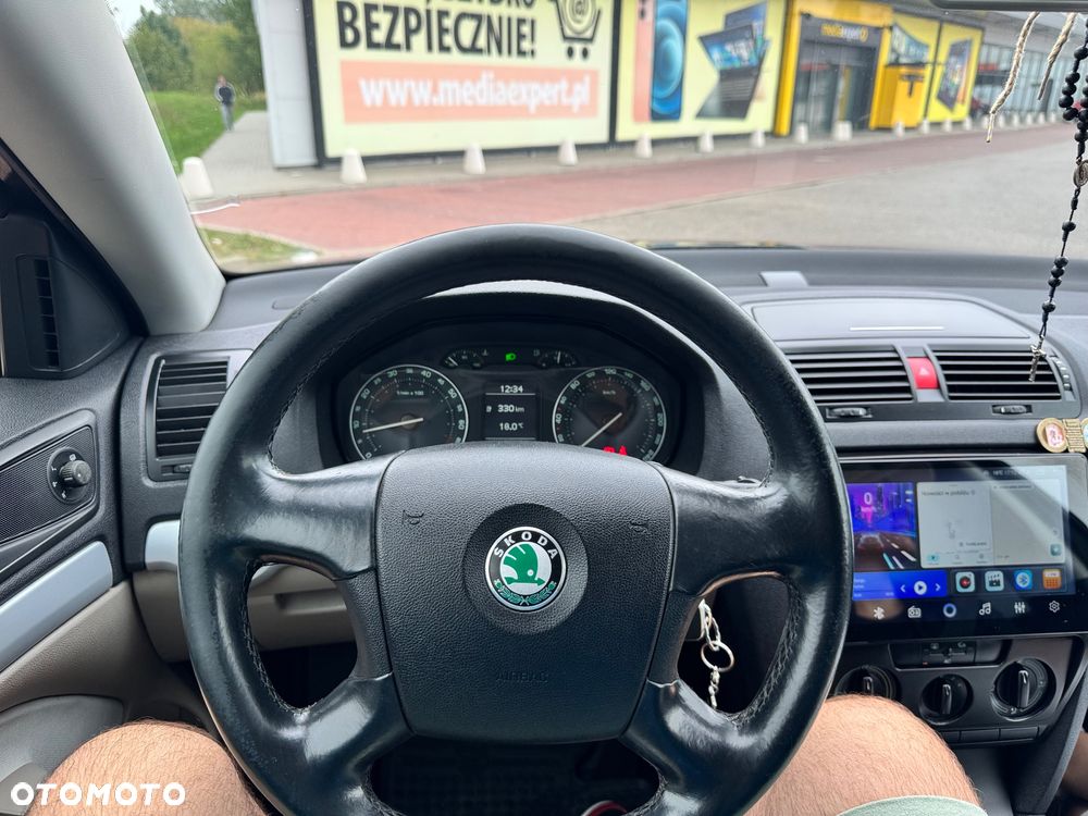 Skoda Octavia 1.6 FSI Elegance - 20