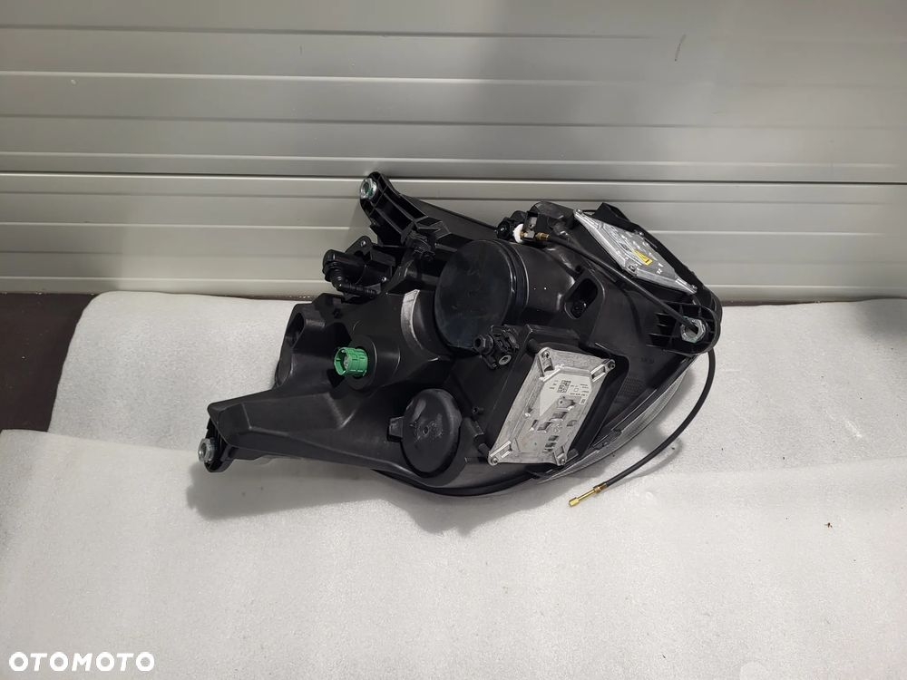 Alfa Romeo 8C XENON Przód strona lewa 232057 - 4