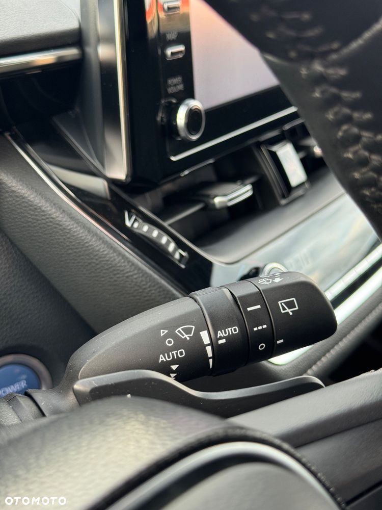 Toyota Corolla 2.0 Hybrid Executive - 28