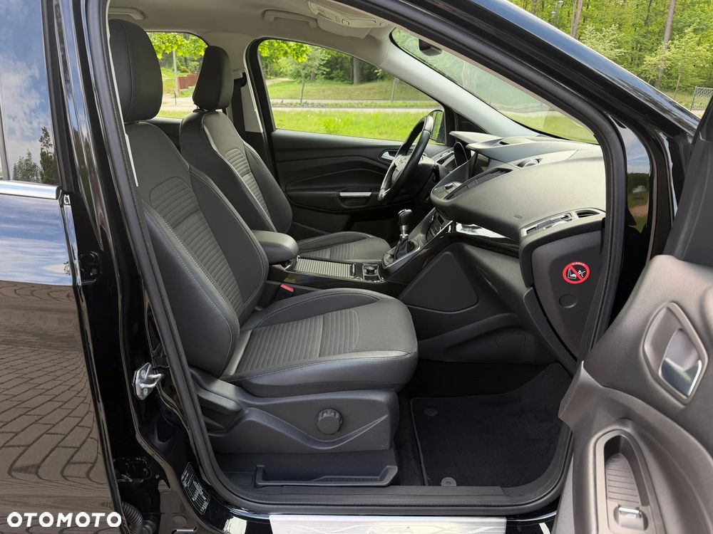 Ford Kuga 2.0 TDCi FWD Titanium - 25