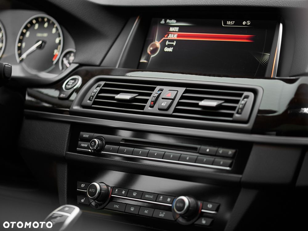 BMW Seria 5 528i xDrive - 8