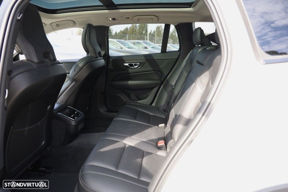 Volvo V60 Cross Country 2.0 D4 Geartronic - 22