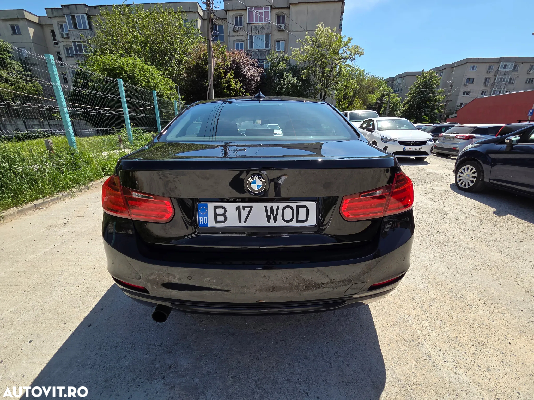 BMW Seria 3 320i - 4