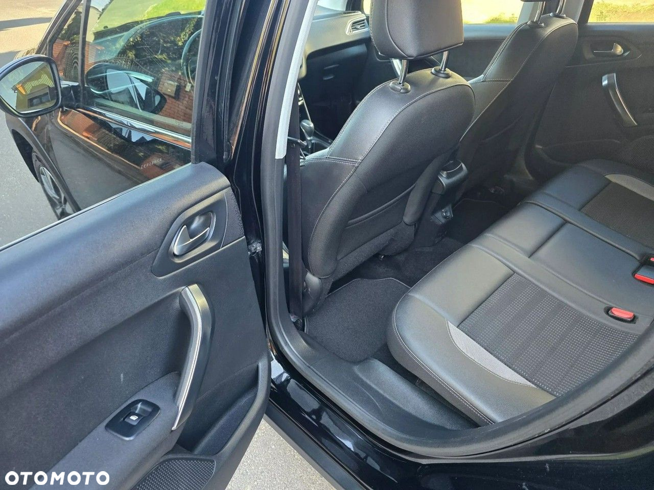 Peugeot 2008 1.2 Pure Tech Allure S&S EAT6 - 13