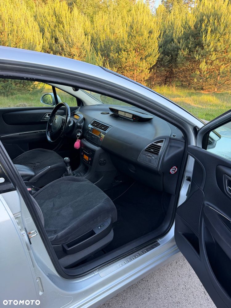 Citroën C4 2.0 16V Exclusive - 13