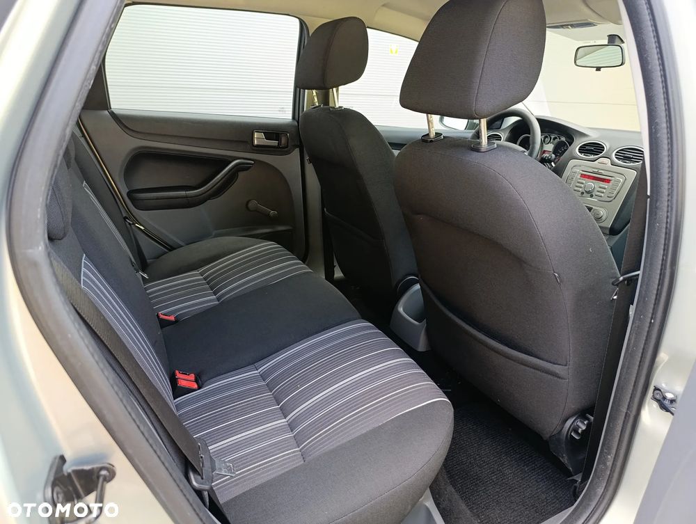 Ford Focus 1.6 16V Style+ - 16