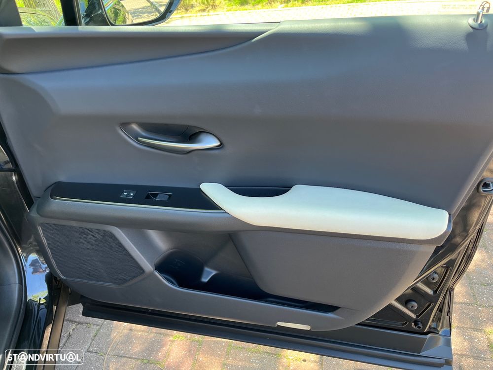 Lexus UX 300e Executive Line - 31