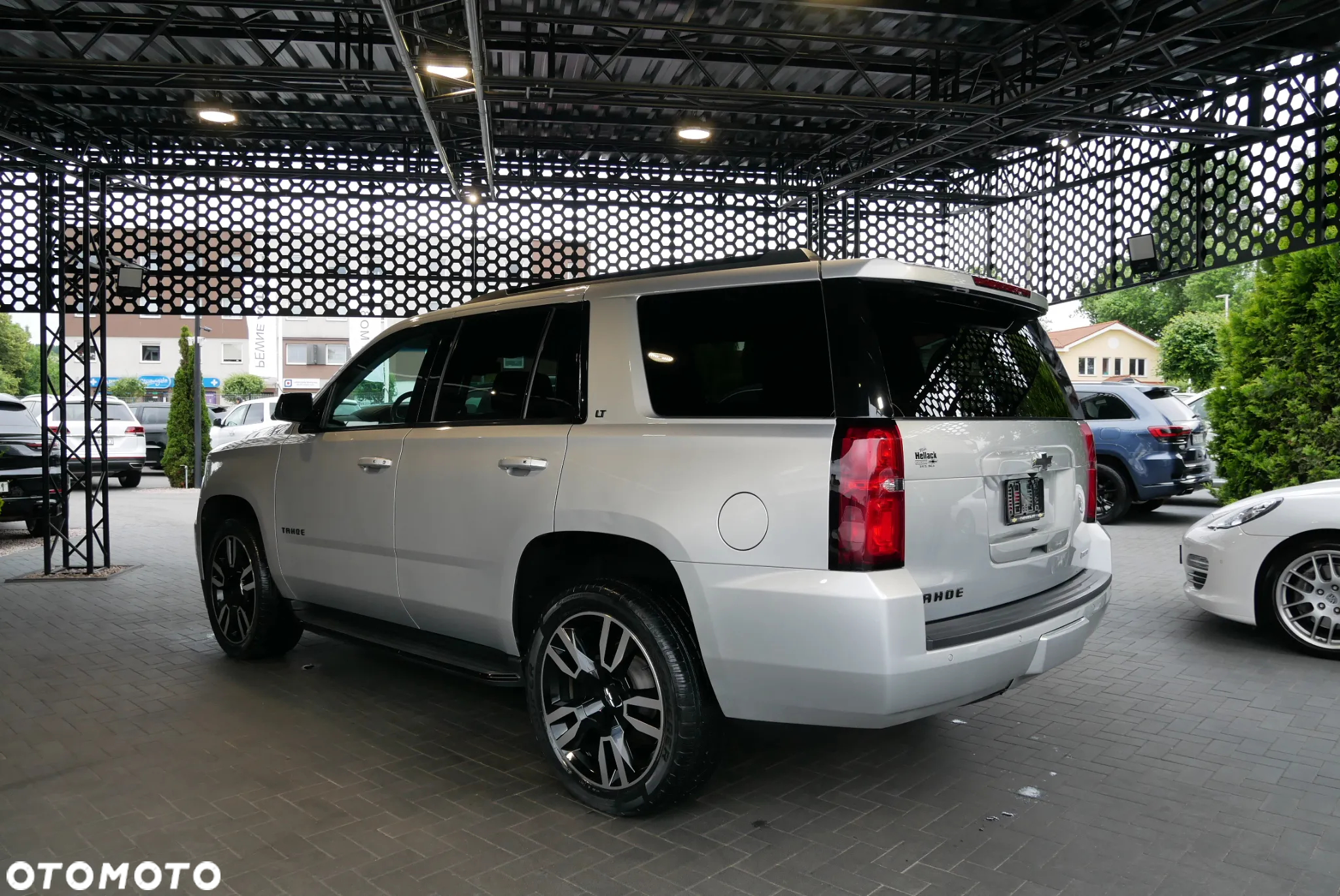 Chevrolet Tahoe - 4