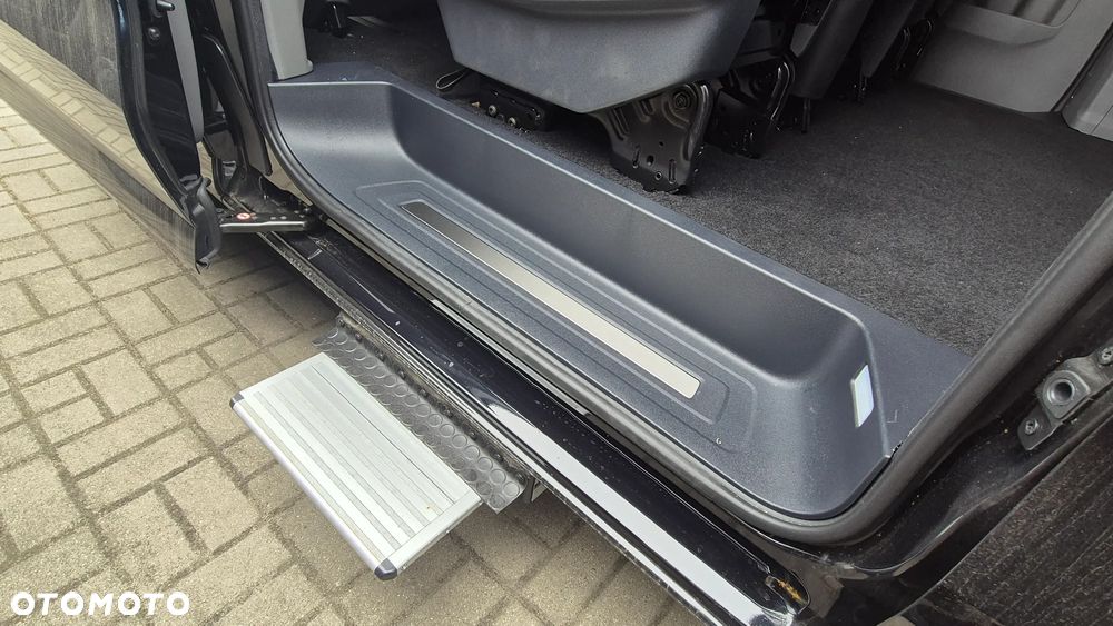 Volkswagen Caravelle - 16