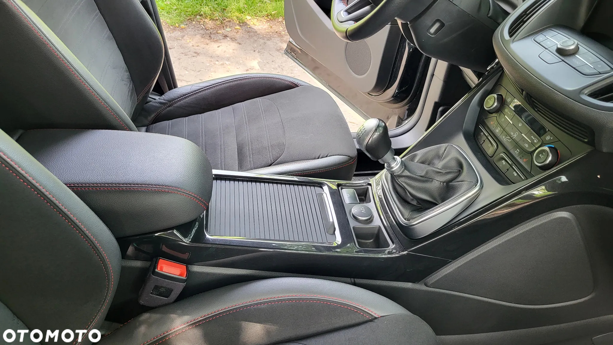 Ford Kuga 1.5 EcoBoost 2x4 ST-Line - 23