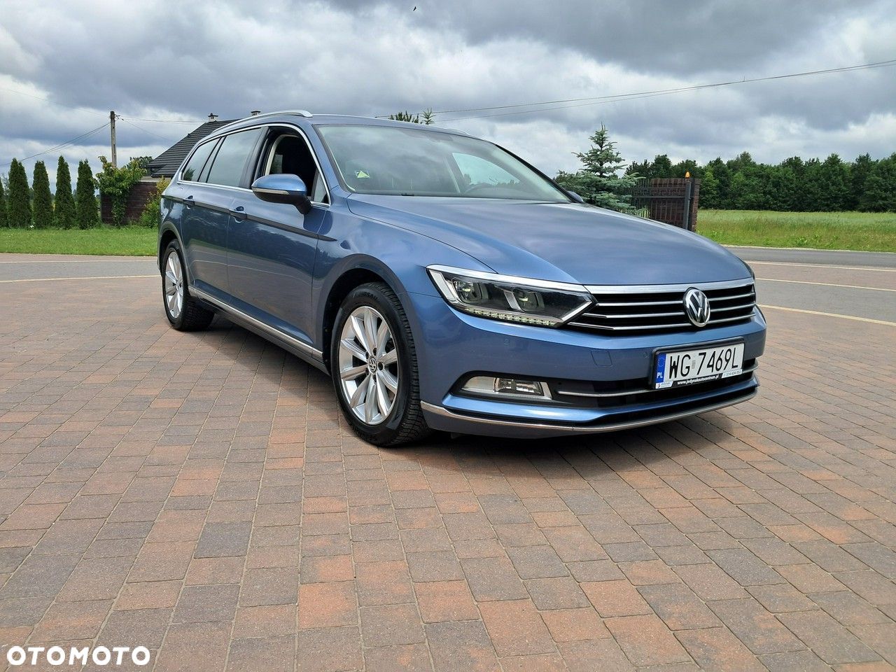 Volkswagen Passat - 1
