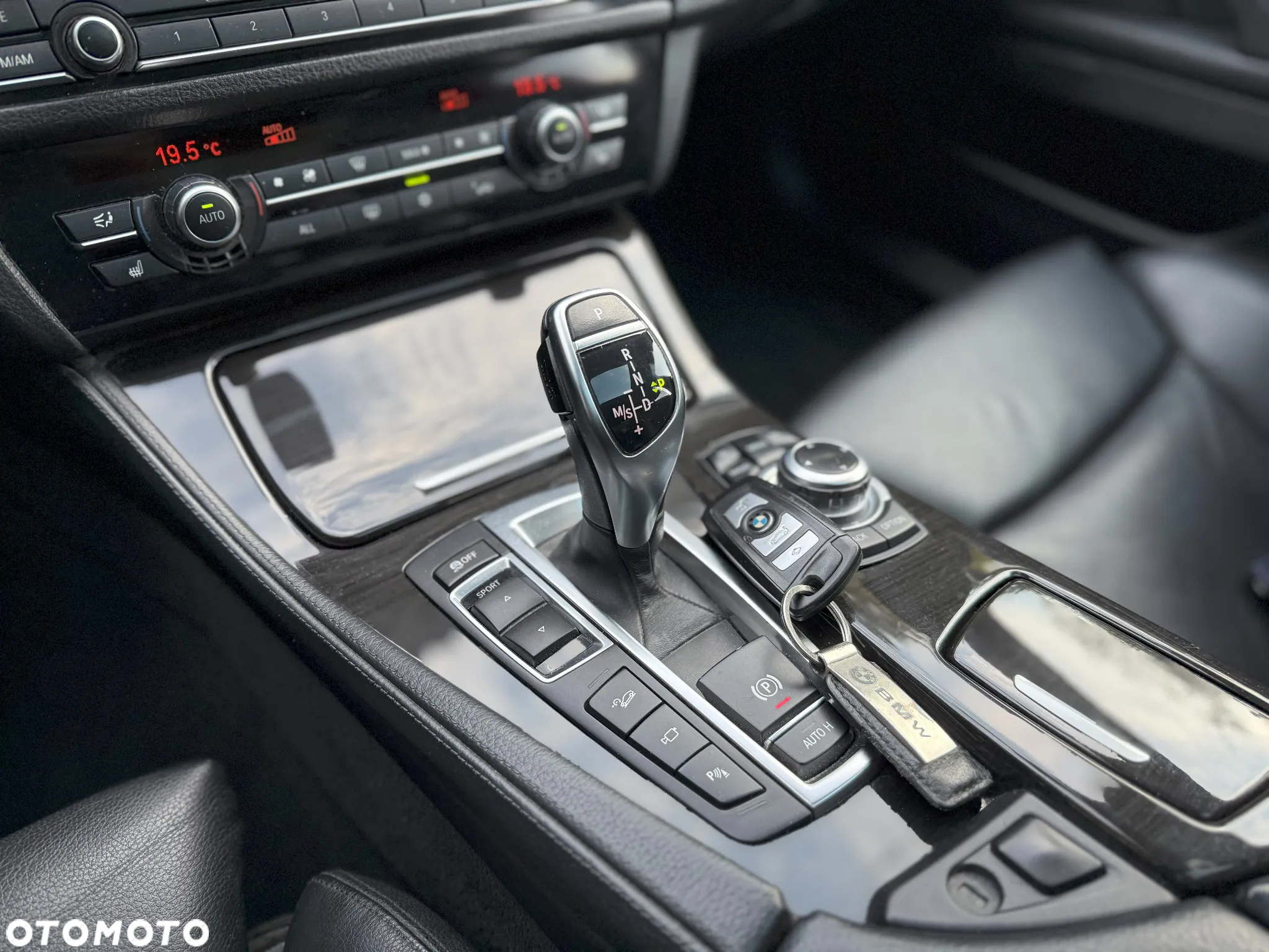 BMW Seria 5 550i - 15