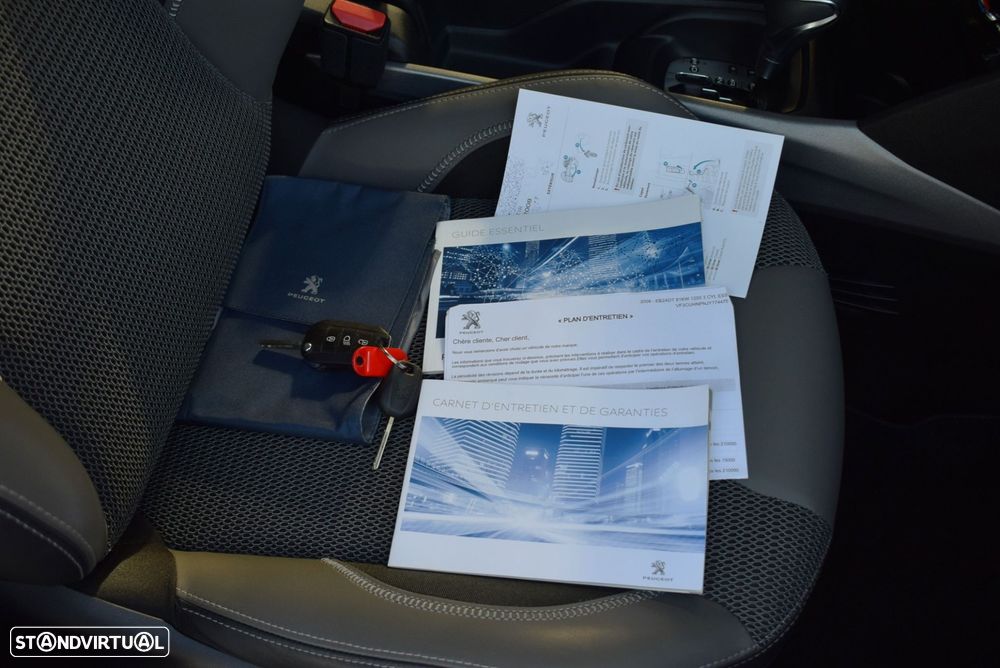 Peugeot 2008 1.2 PureTech Allure EAT6 - 39