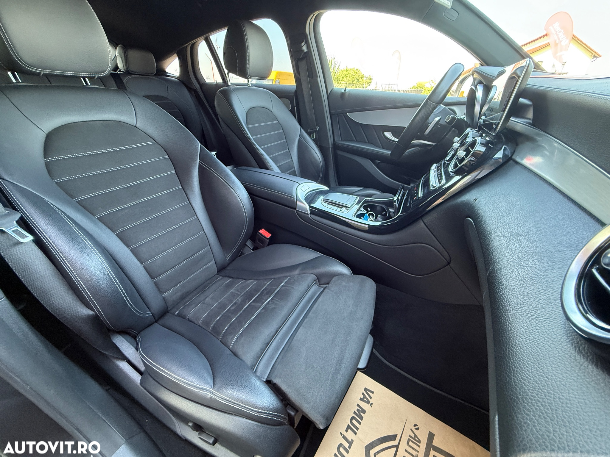Mercedes-Benz GLC Coupe 300 e 4Matic 9G-TRONIC AMG Line - 24