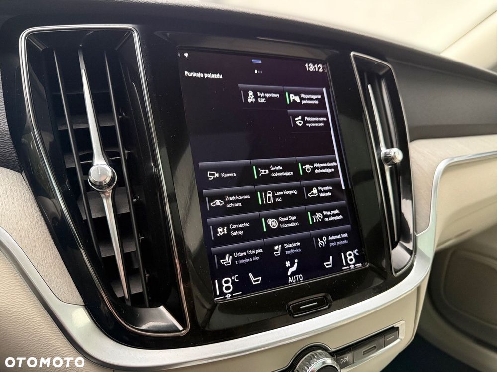 Volvo V60 Cross Country - 19