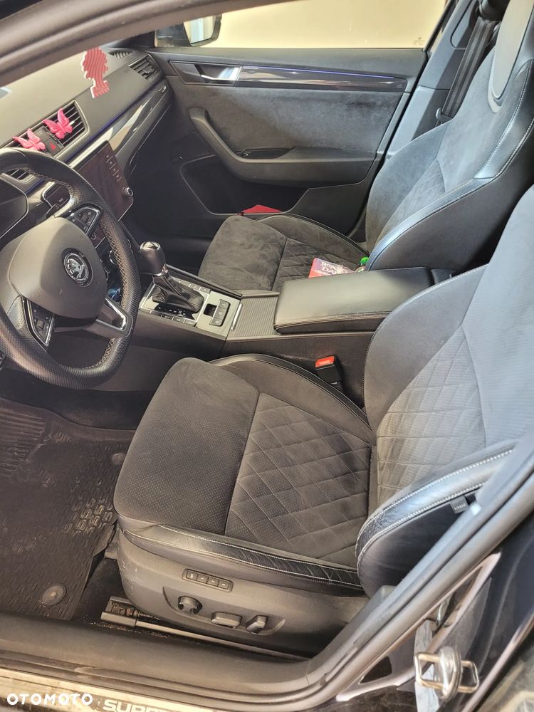 Skoda Superb 2.0 TDI Sportline DSG - 13