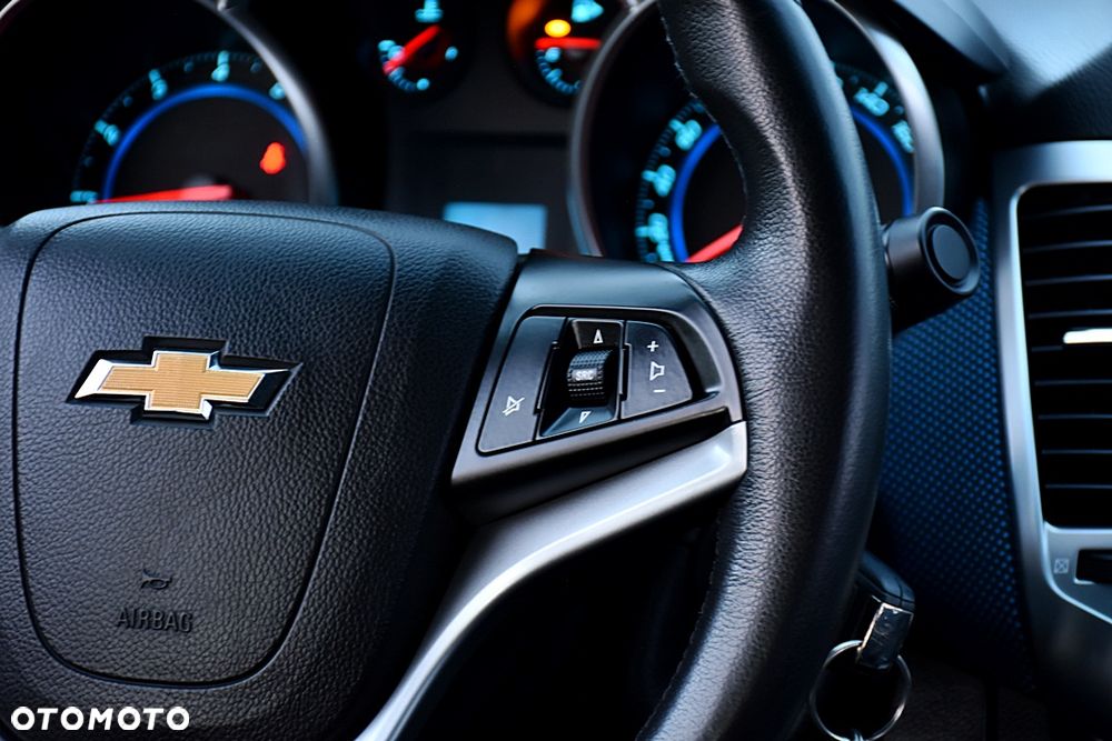 Chevrolet Cruze 1.8 LS+ - 21