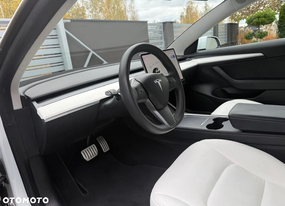 Tesla Model 3 - 8