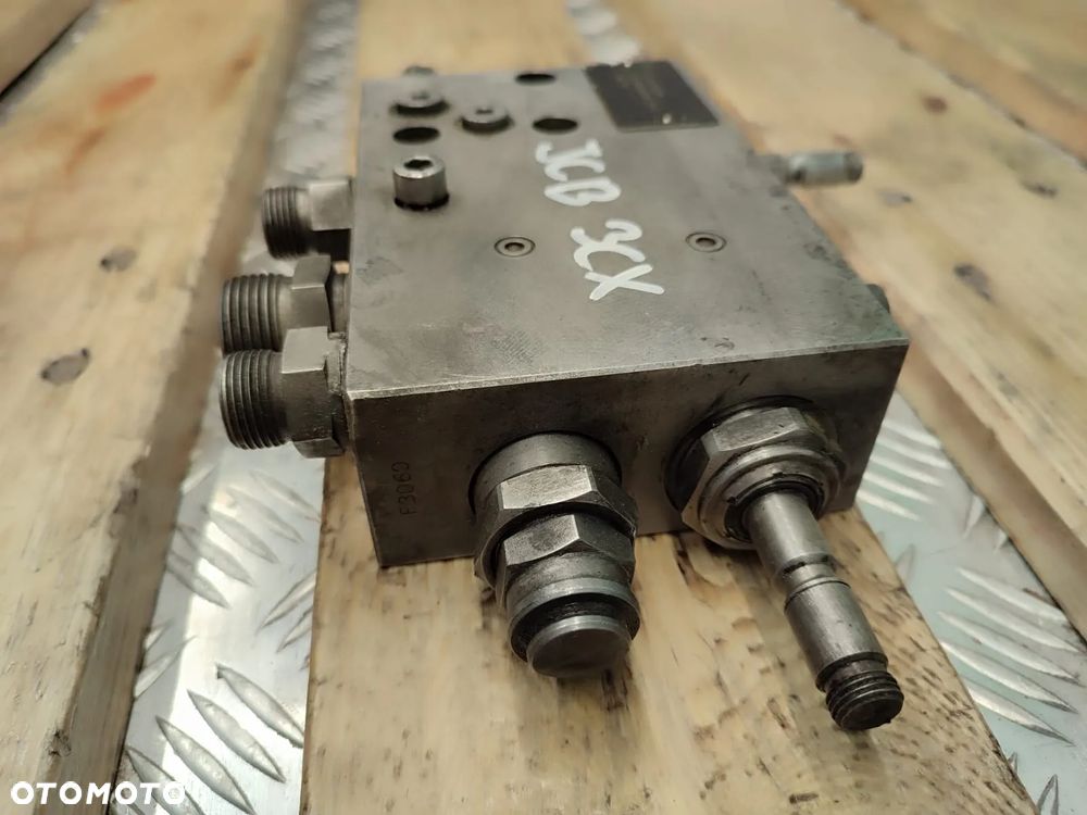 Zawór hydrauliczny R930002982 JCB 3CX - 8