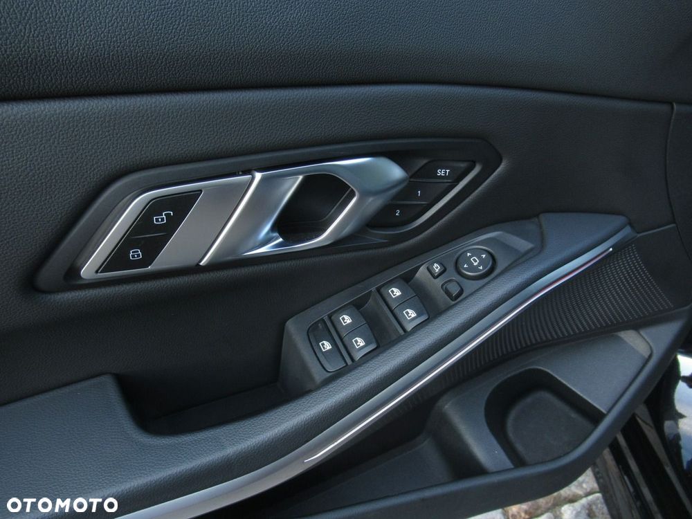 BMW Seria 3 320i Luxury Line - 7