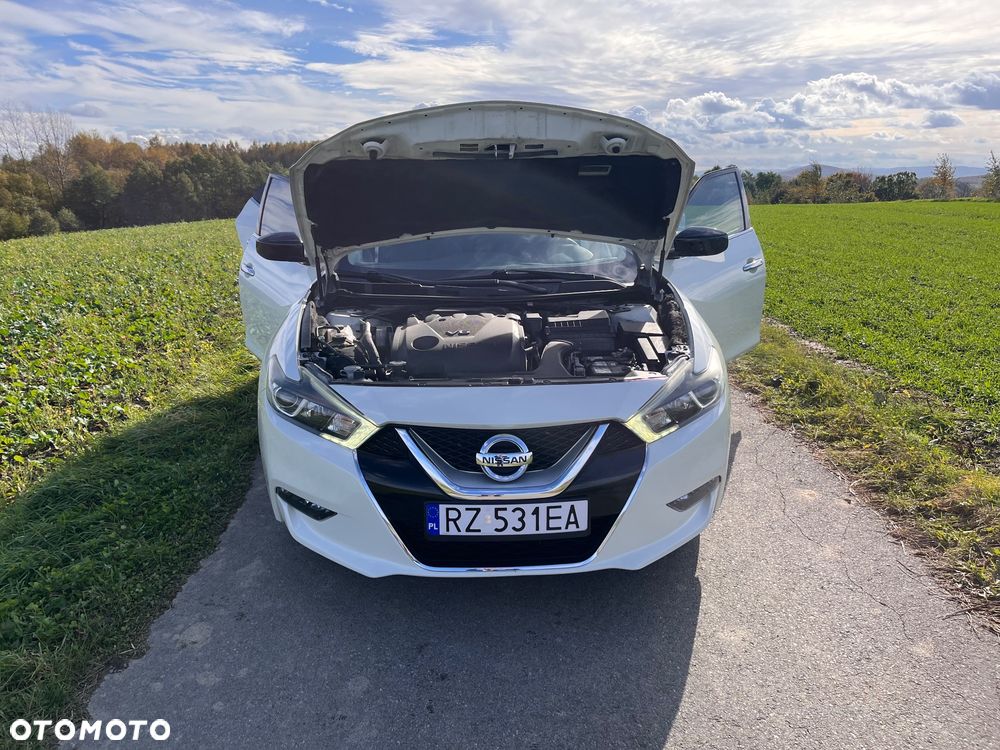 Nissan Maxima - 5