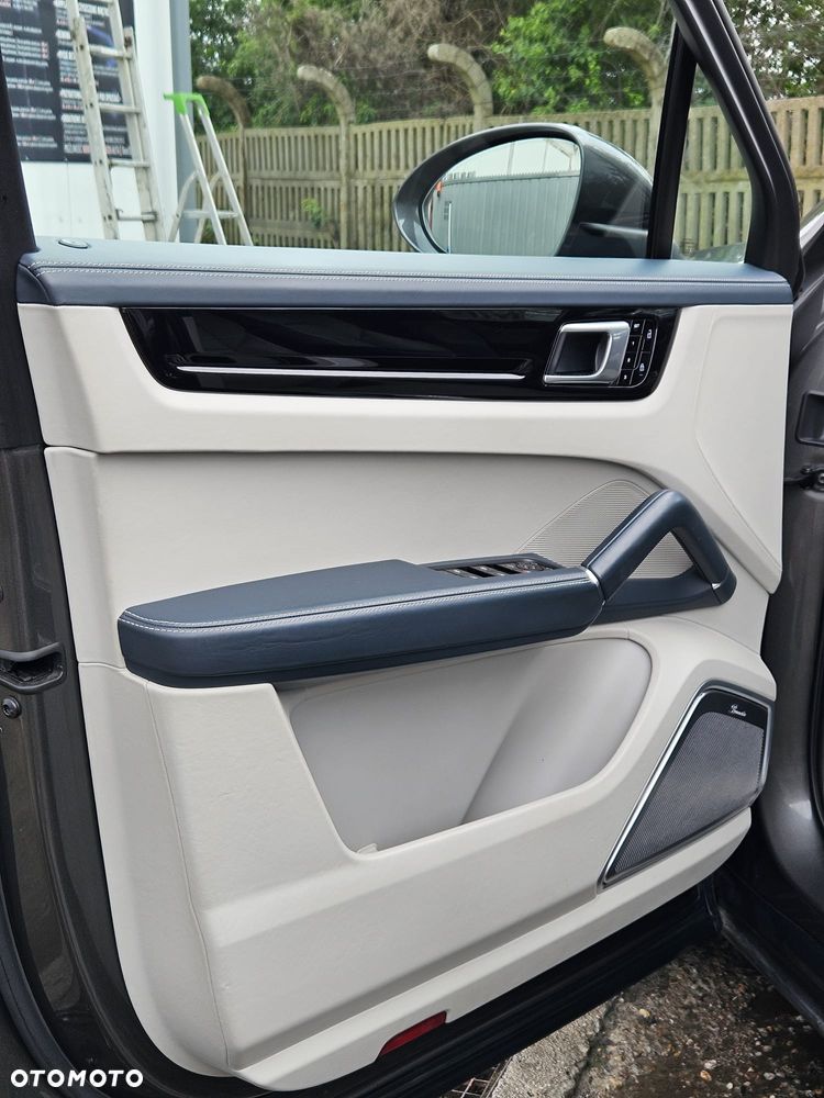 Porsche Cayenne Standard - 6